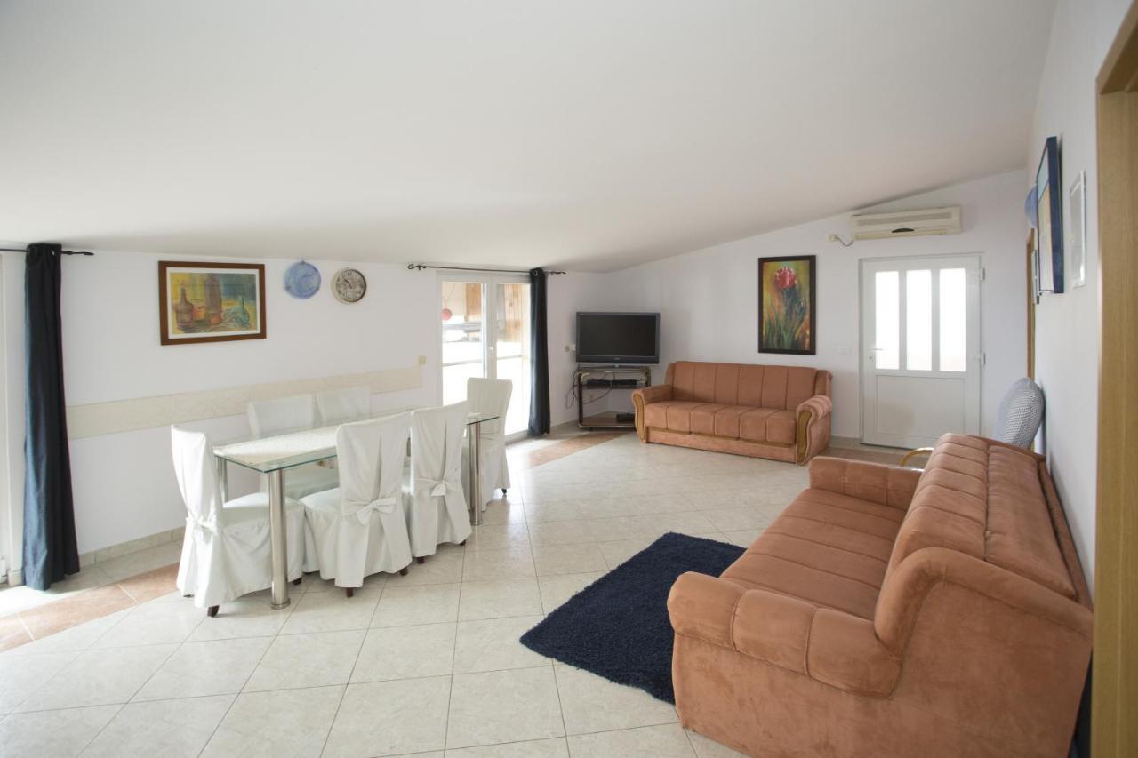 Apartments By The Sea Mavarstica, Ciovo - 12696 Trogir Ngoại thất bức ảnh