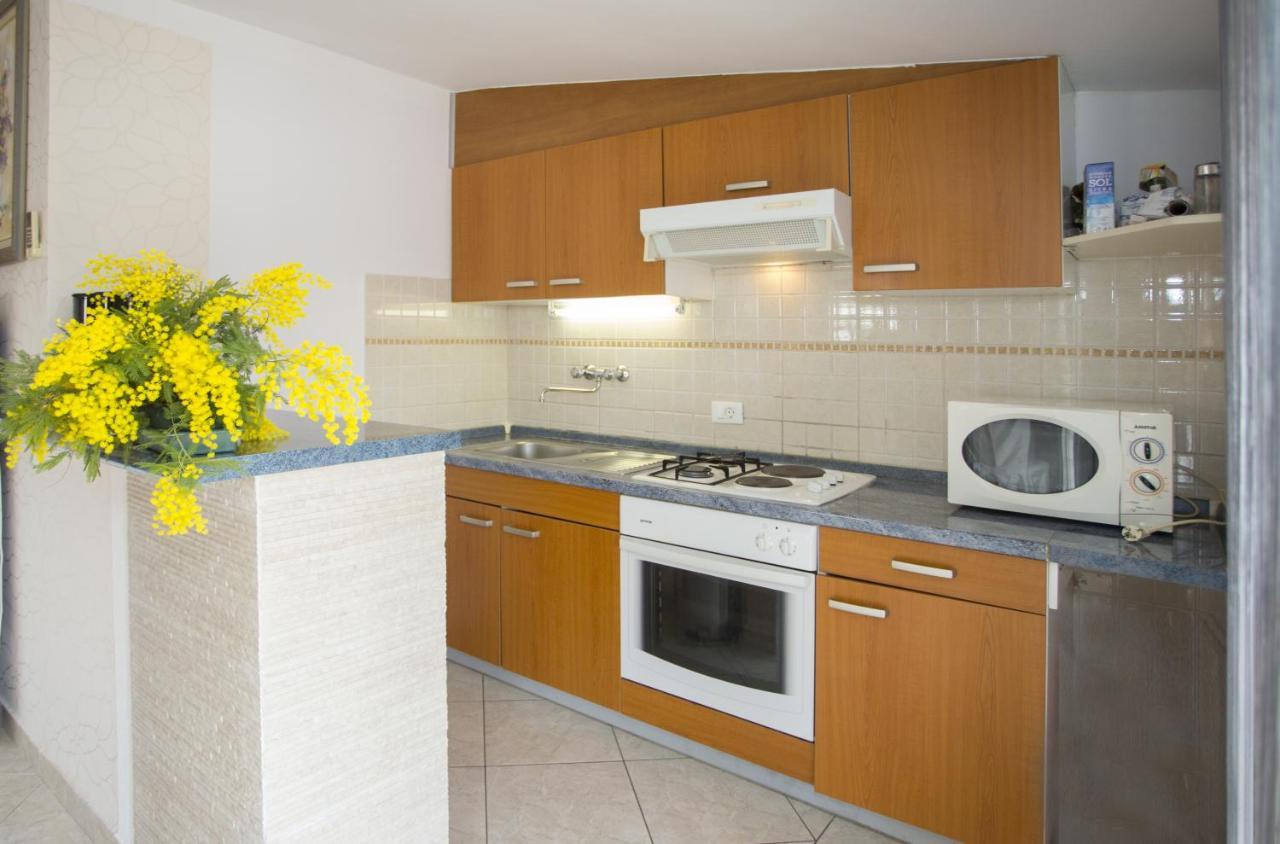Apartments By The Sea Mavarstica, Ciovo - 12696 Trogir Ngoại thất bức ảnh