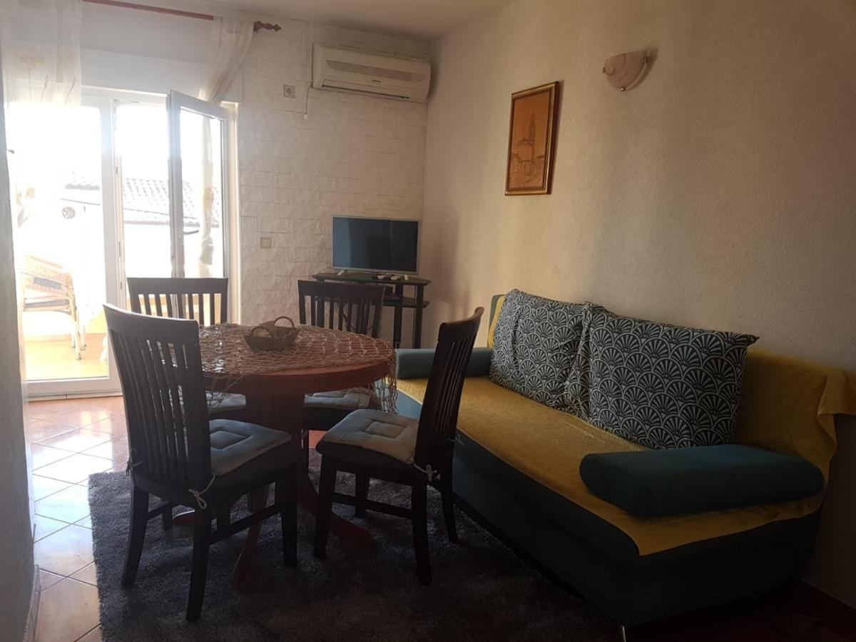 Apartments By The Sea Mavarstica, Ciovo - 12696 Trogir Ngoại thất bức ảnh